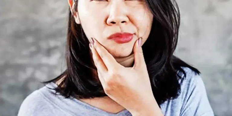 penyebab dan gejala bibir miring sebelah